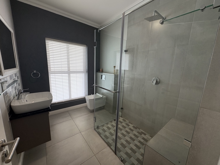 To Let 4 Bedroom Property for Rent in Yzerfontein Western Cape